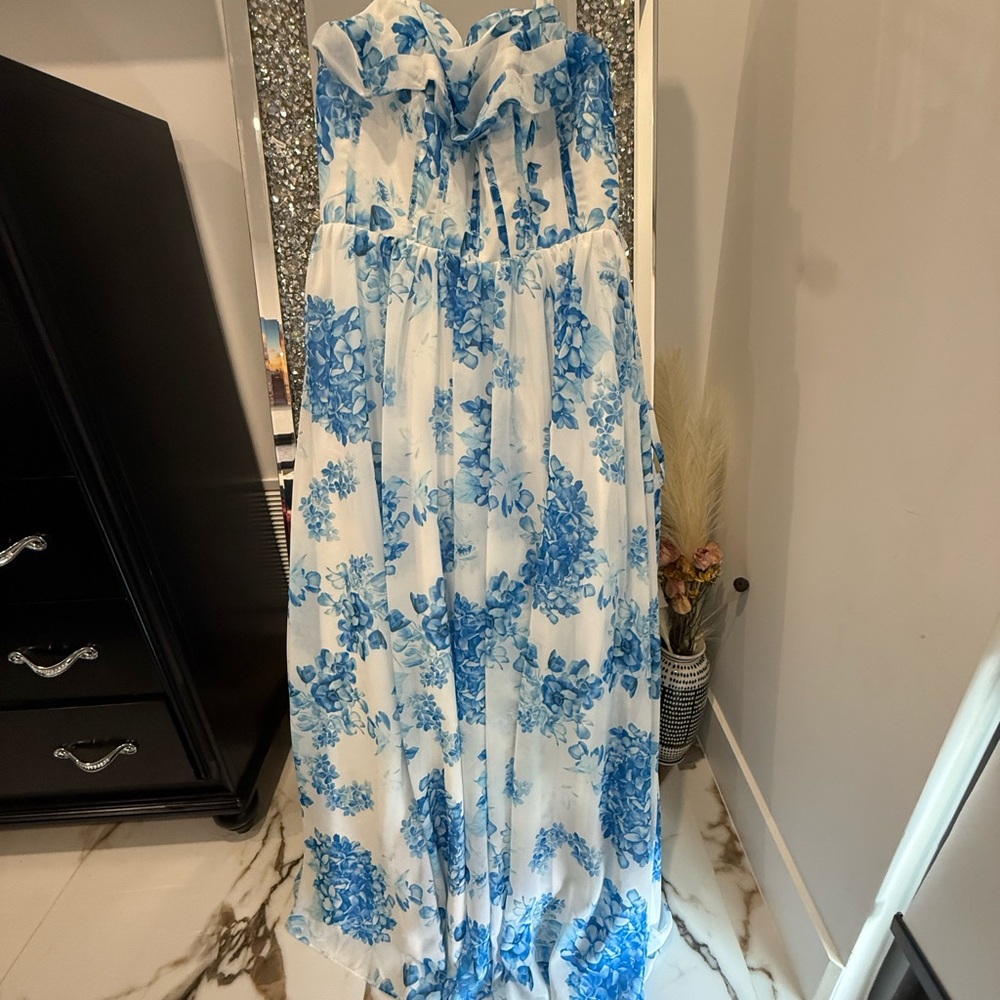 Elegant Blue Floral Strapless Dress - Picture 6 of 7